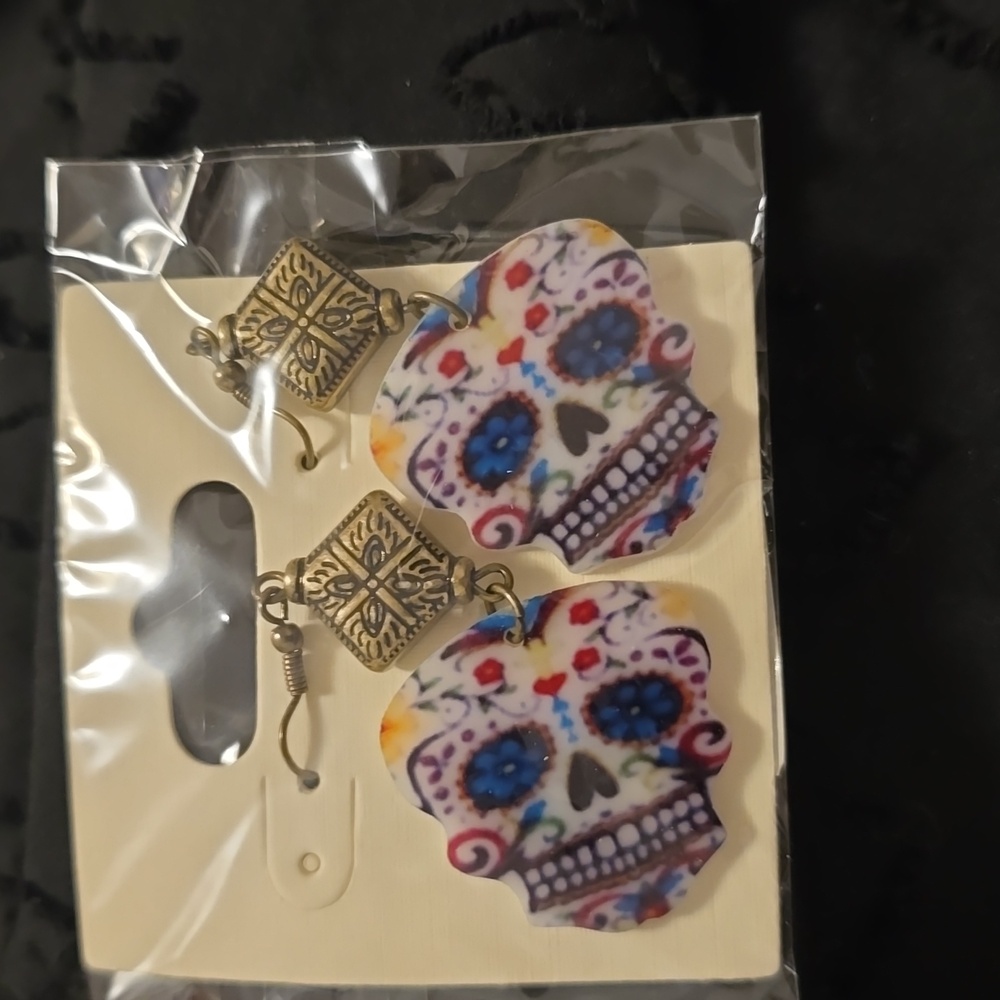 DISNEY Skull Earrings